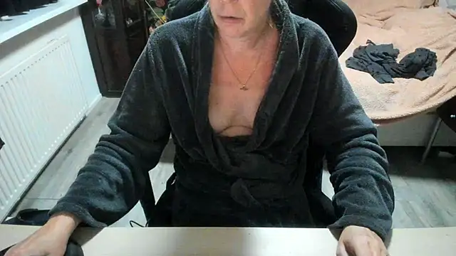 Snapshot of minoesje37 chatting on October 2025 07:34:02 PM minoesje37 online show from October 2025 07:34:02 PM