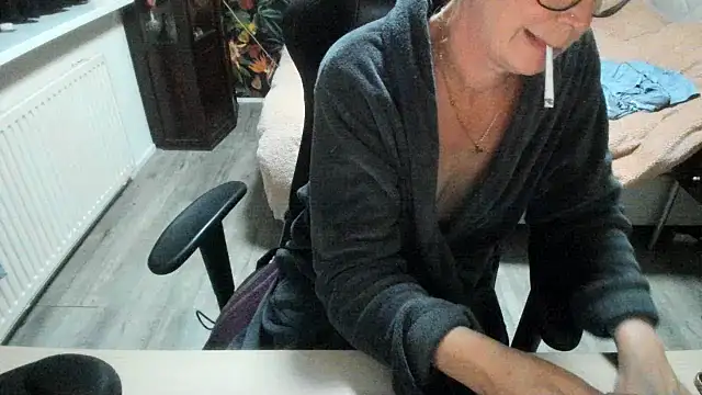 Snapshot of minoesje37 chatting on November 2025 08:11:02 PM minoesje37 online show from November 2025 08:11:02 PM