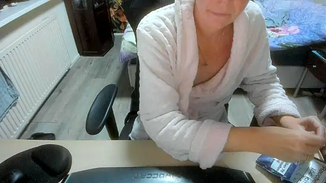 Snapshot of minoesje37 chatting on December 2025 08:47:01 PM minoesje37 online show from December 2025 08:47:01 PM