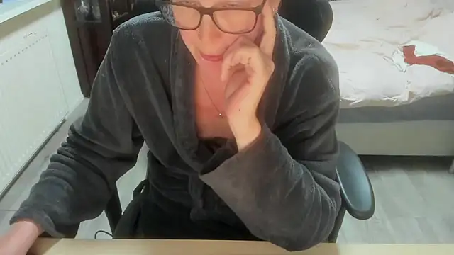 minoesje37 online show from April 2026 07:12:01 PM