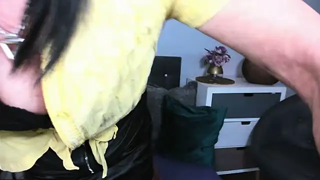 CrystalVip online show from April 2026 04:37:01 AM