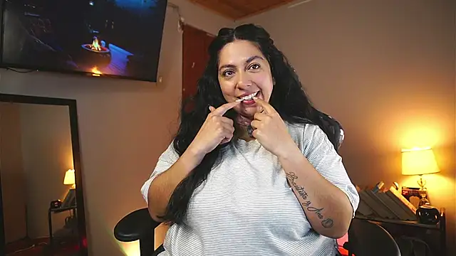 Snapshot of coraline_latin chatting on April 2026 11:07:01 PM coraline latin online show from April 2026 11:07:01 PM