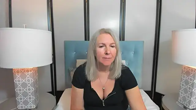 EricaTop online show from November 2025 05:24:01 PM