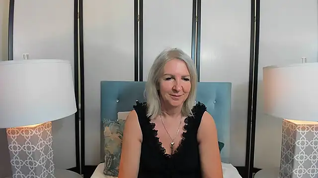 Snapshot of EricaTop chatting on June 2026 05:00:01 AM EricaTop online show from June 2026 05:00:01 AM