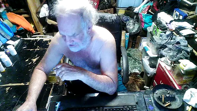 Snapshot of russtee chatting on October 2025 02:14:01 PM russtee online show from October 2025 02:14:01 PM