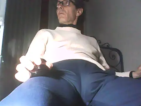 Snapshot of Moro_ra chatting on April 2026 06:10:01 PM Moro ra online show from April 2026 06:10:01 PM