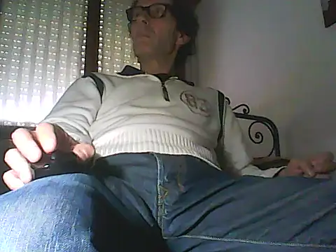 Snapshot of Moro_ra chatting on May 2026 11:40:01 AM Moro ra online show from May 2026 11:40:01 AM