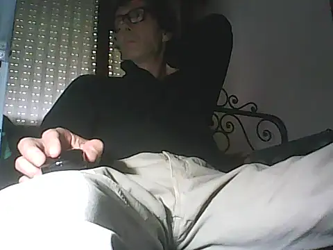 Snapshot of Moro_ra chatting on May 2026 11:38:01 AM Moro ra online show from May 2026 11:38:01 AM