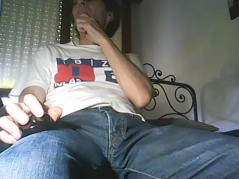 Snapshot of Moro_ra chatting on May 2026 11:49:02 AM Moro ra online show from May 2026 11:49:02 AM