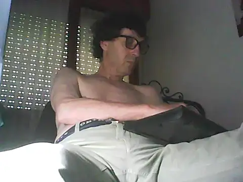 Snapshot of Moro_ra chatting on May 2026 11:19:01 AM Moro ra online show from May 2026 11:19:01 AM