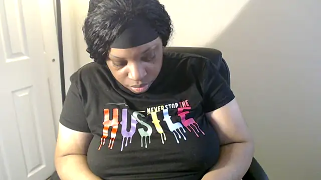 Snapshot of Sexymona1218 chatting on April 2026 11:02:02 AM Sexymona1218 online show from April 2026 11:02:02 AM