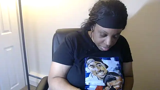 Snapshot of Sexymona1218 chatting on May 2026 02:16:01 AM Sexymona1218 online show from May 2026 02:16:01 AM