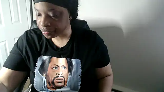 Snapshot of Sexymona1218 chatting on May 2026 09:32:02 PM Sexymona1218 online show from May 2026 09:32:02 PM