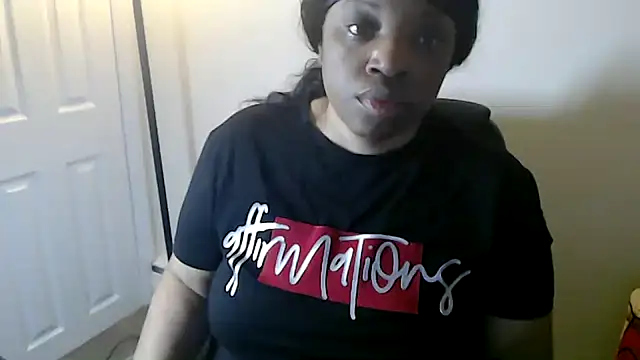 Snapshot of Sexymona1218 chatting on May 2026 07:15:02 AM Sexymona1218 online show from May 2026 07:15:02 AM