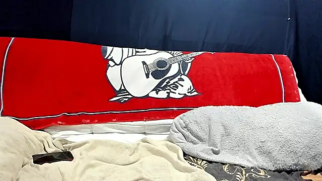 iBreakHeartz online show from December 2024 01:00:02 AM