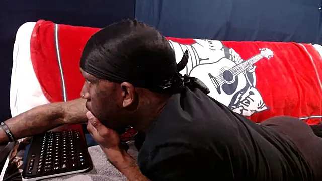 iBreakHeartz online show from December 2024 01:25:01 AM