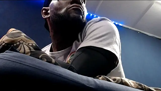 iBreakHeartz online show from October 2025 08:37:01 AM