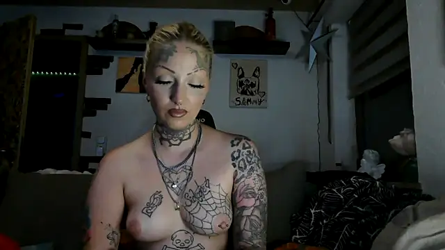 Snapshot of RoxxyInk chatting on May 2026 12:52:02 AM RoxxyInk online show from May 2026 12:52:02 AM