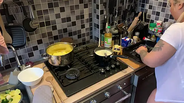 Monageil online show from February 2025 12:13:02 PM