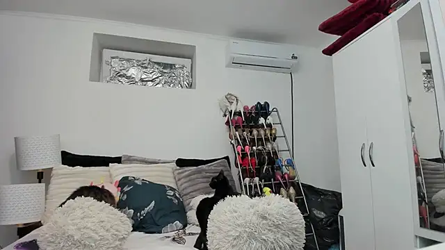 juliahayessxx online show from September 2025 07:14:02 PM