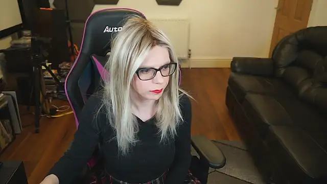 Snapshot of KelseyCobalt chatting on December 2024 10:28:02 PM KelseyCobalt online show from December 2024 10:28:02 PM