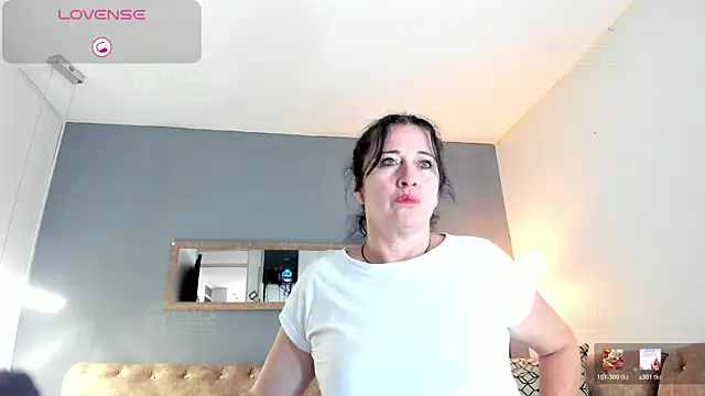 Snapshot of LADY_HELLEN chatting on May 2026 07:00:01 PM LADY HELLEN online show from May 2026 07:00:01 PM