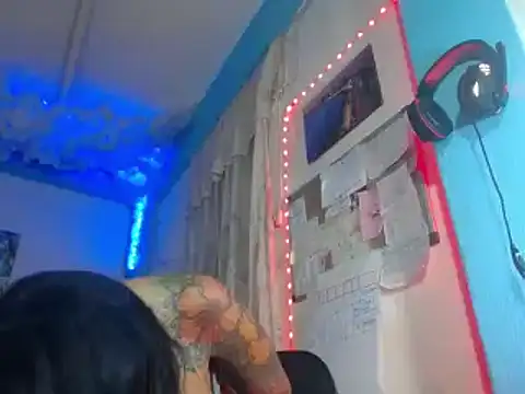 Snapshot of ERIKA-THEDOLL chatting on December 2024 01:04:02 AM ERIKA-THEDOLL online show from December 2024 01:04:02 AM