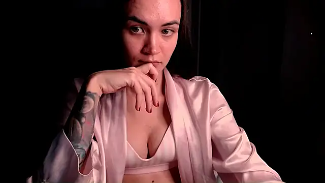 EvelynGG online show from October 2025 05:48:02 PM