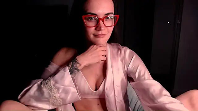 EvelynGG online show from November 2025 08:42:02 PM