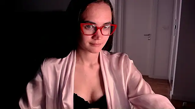 Snapshot of EvelynGG chatting on May 2026 01:50:02 PM EvelynGG online show from May 2026 01:50:02 PM