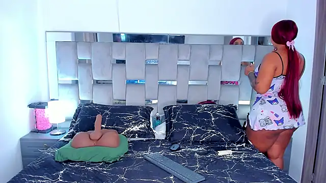 Cammiila online show from November 2025 12:42:01 PM