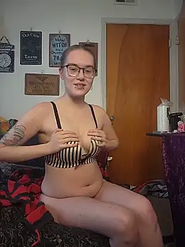 Izzy Hellbourne online show from June 2026 05:58:02 PM