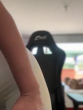 Snapshot of LINDA_PATTY94 chatting on February 2025 04:00:02 PM LINDA PATTY94 online show from February 2025 04:00:02 PM