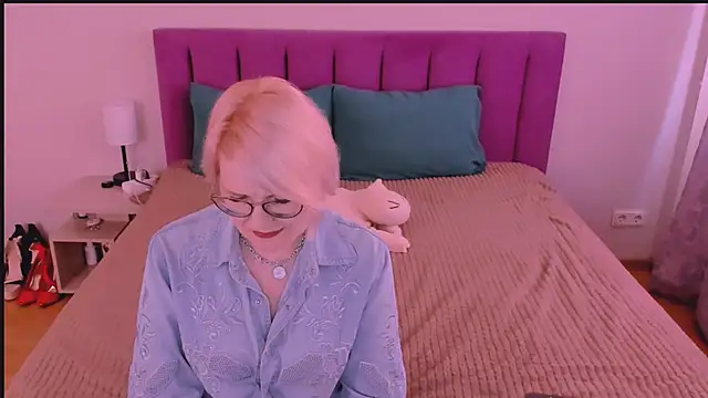 sabrinamacmarren online show from September 2025 02:39:02 PM