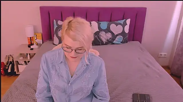 sabrinamacmarren online show from October 2025 11:41:02 AM