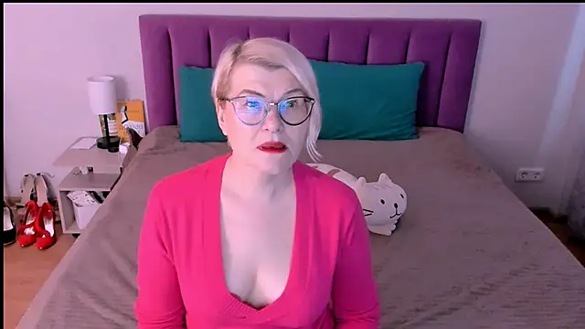 sabrinamacmarren online show from October 2025 01:17:01 PM