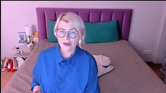 sabrinamacmarren online show from November 2025 03:00:02 PM