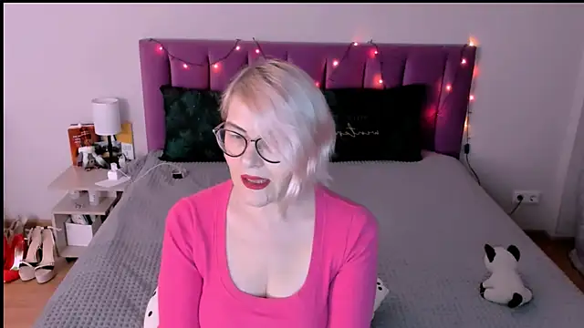 sabrinamacmarren online show from December 2025 01:37:02 PM