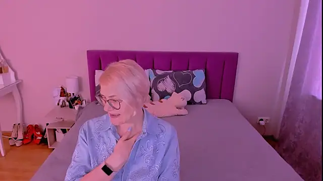 sabrinamacmarren online show from February 2026 01:31:02 PM