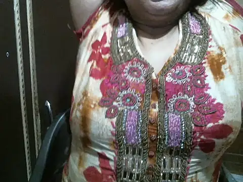 Snapshot of UrsMansi chatting on September 2025 03:28:01 AM UrsMansi online show from September 2025 03:28:01 AM