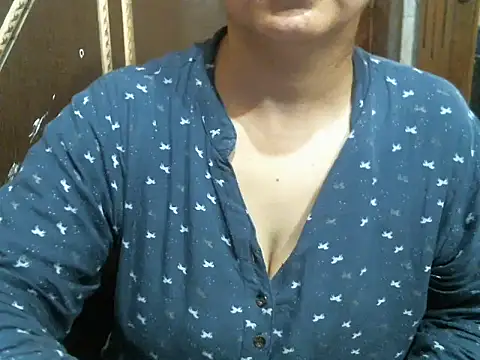 Snapshot of UrsMansi chatting on September 2025 08:58:02 PM UrsMansi online show from September 2025 08:58:02 PM