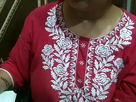 Snapshot of UrsMansi chatting on October 2025 08:40:01 PM UrsMansi online show from October 2025 08:40:01 PM