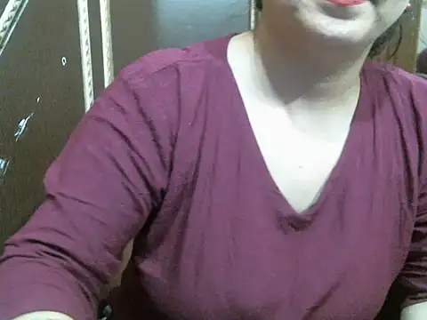 Snapshot of UrsMansi chatting on October 2025 07:38:02 AM UrsMansi online show from October 2025 07:38:02 AM