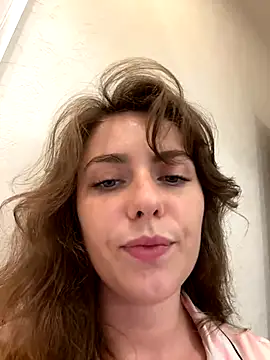 Snapshot of MariiD chatting on December 2024 07:03:01 AM MariiD online show from December 2024 07:03:01 AM