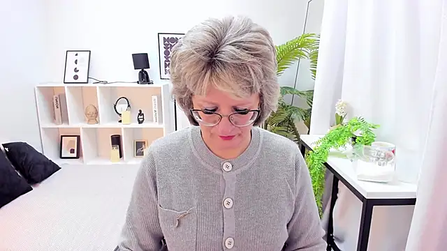 EvelynJoyful online show from November 2025 05:13:02 AM