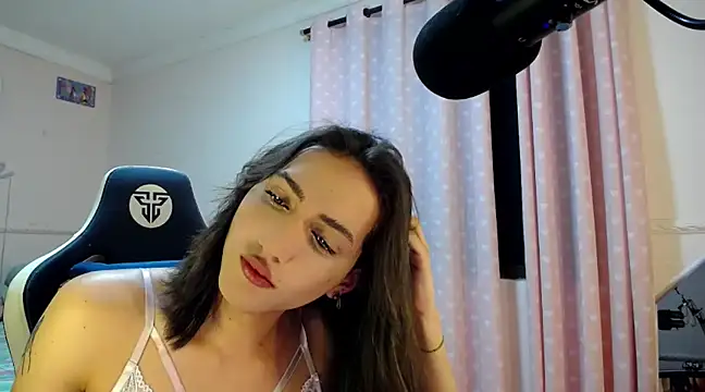 Snapshot of charlottesexxx chatting on January 2025 06:03:02 AM charlottesexxx online show from January 2025 06:03:02 AM