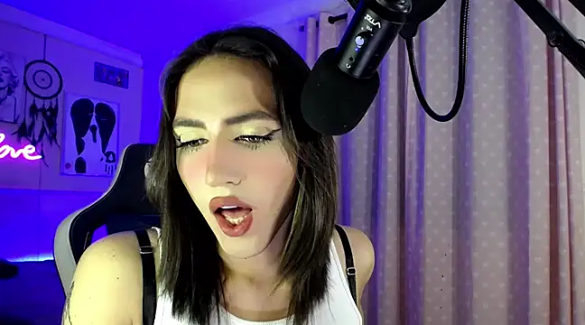 Snapshot of charlottesexxx chatting on January 2025 02:11:01 AM charlottesexxx online show from January 2025 02:11:01 AM