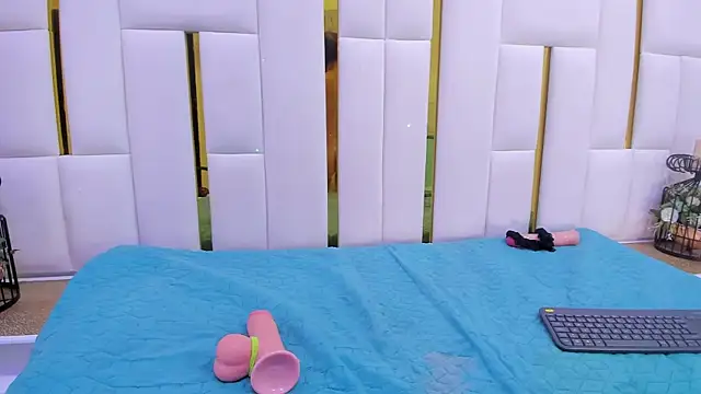 Snapshot of cristinapuerta_ chatting on December 2024 06:10:02 PM cristinapuerta online show from December 2024 06:10:02 PM