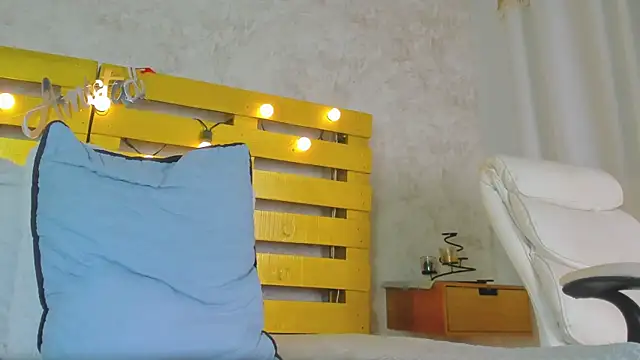 Snapshot of cristinapuerta_ chatting on September 2025 11:46:02 AM cristinapuerta online show from September 2025 11:46:02 AM