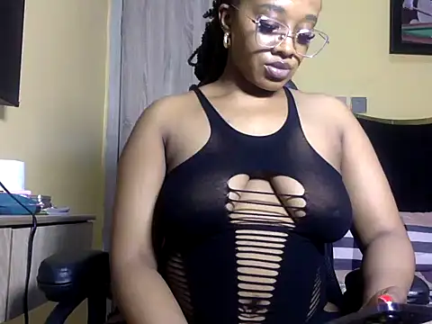 Snapshot of BOOTYBANGER24xx chatting on June 2026 09:25:01 AM BOOTYBANGER24xx online show from June 2026 09:25:01 AM